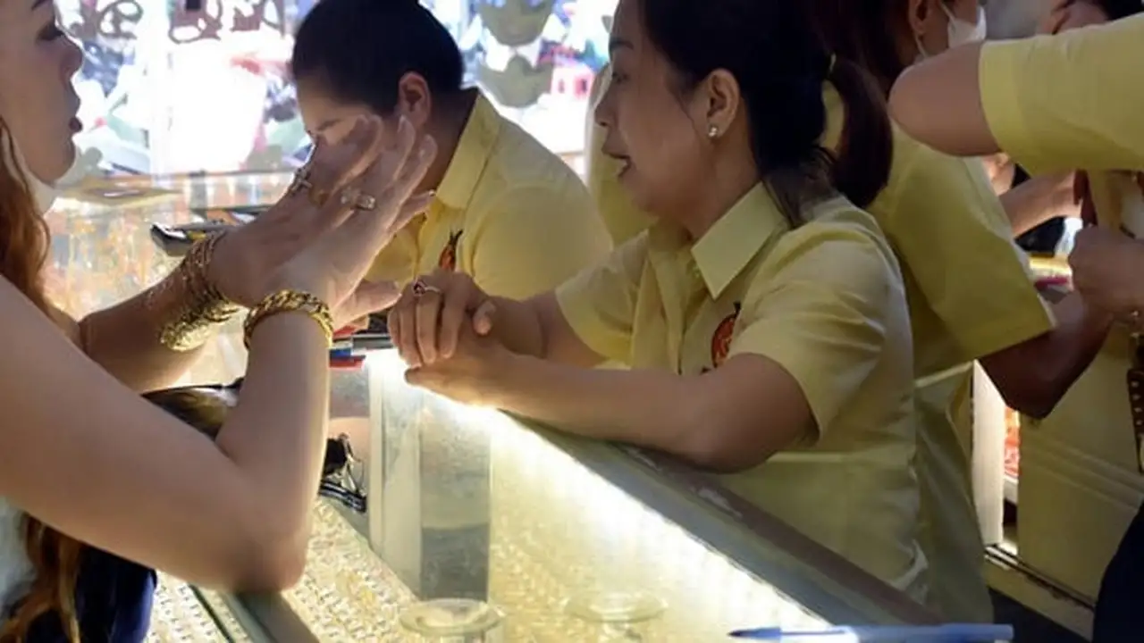 تراجع كبير يضرب أسعار الذهب العالمية بخسارة تقترب من 300 دولار واقية